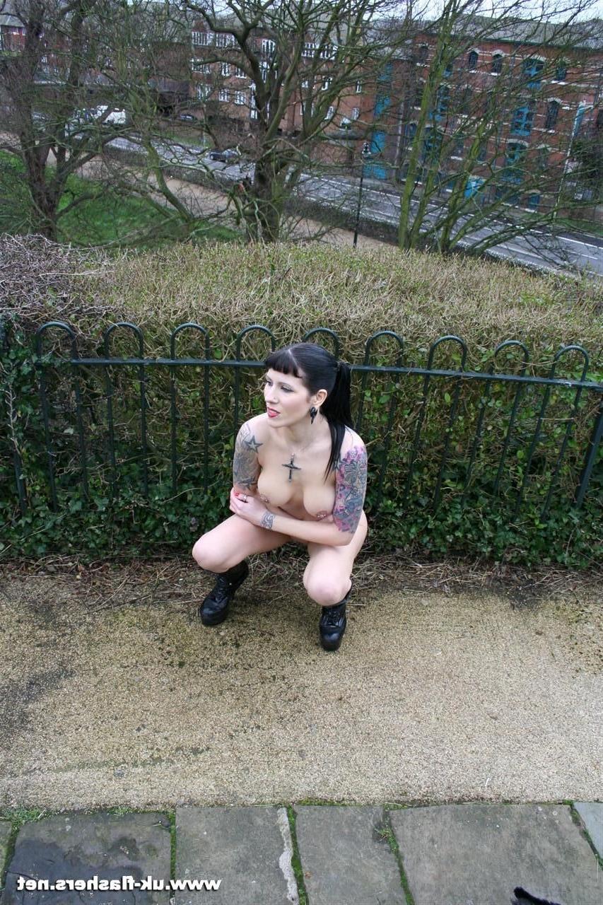 16P Tattooed amateurs public pissing