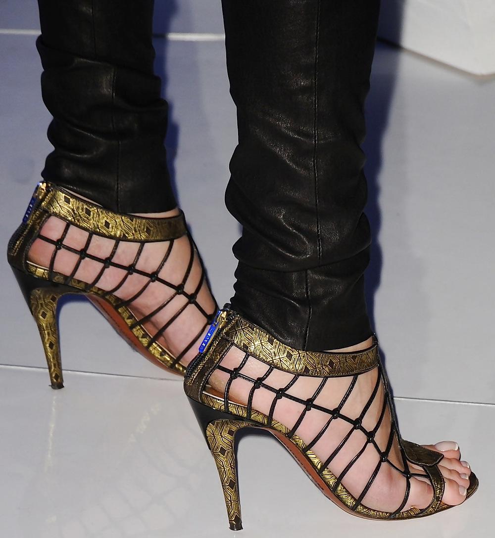 25P Celebrity feet