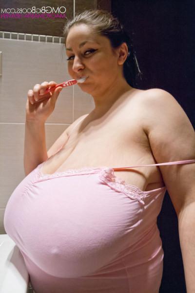 15P Plump amateur Alice unleashing humongous 85JJ titties