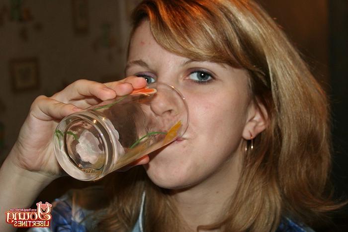 16P Girlie caresses a big cock with her plump lips
