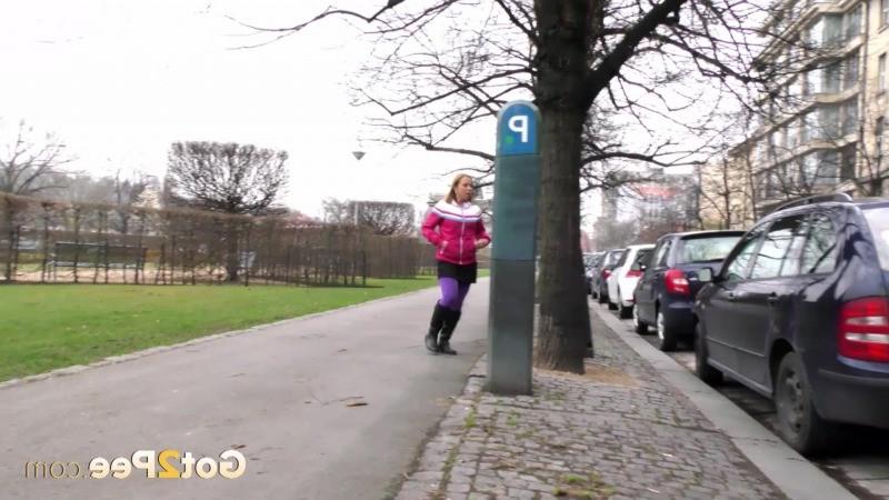 15P Sexy European has a much needed piss outside