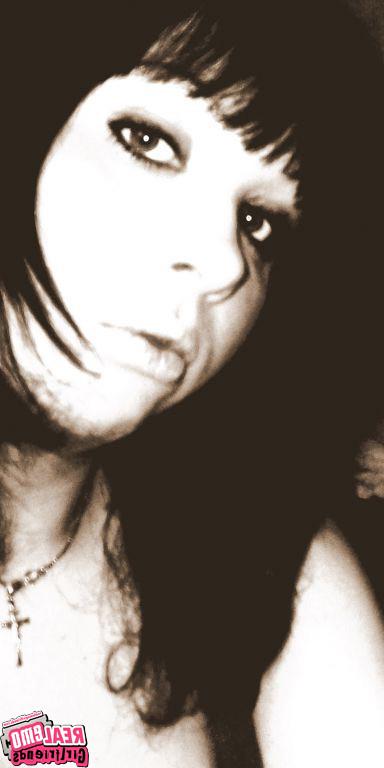15P Self shot emo girlfriends posing for pics