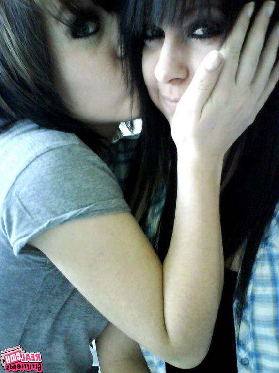 15P Self shot emo girlfriends posing for pics