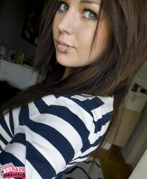 15P Self shot emo girlfriends posing for pics