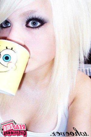 15P Self shot emo girlfriends posing for pics