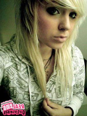 15P Self shot emo girlfriends posing for pics
