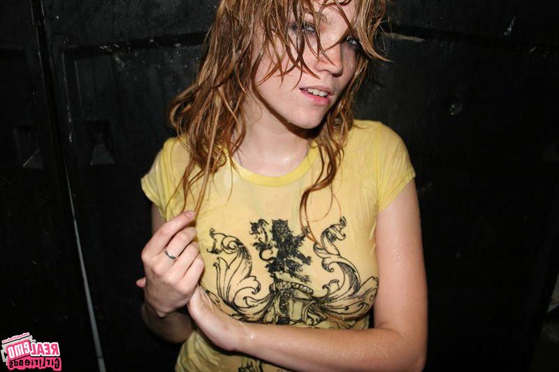 15P Self shot emo girlfriends posing for pics