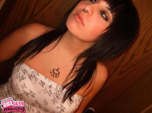 15P Self shot emo girlfriends posing for pics