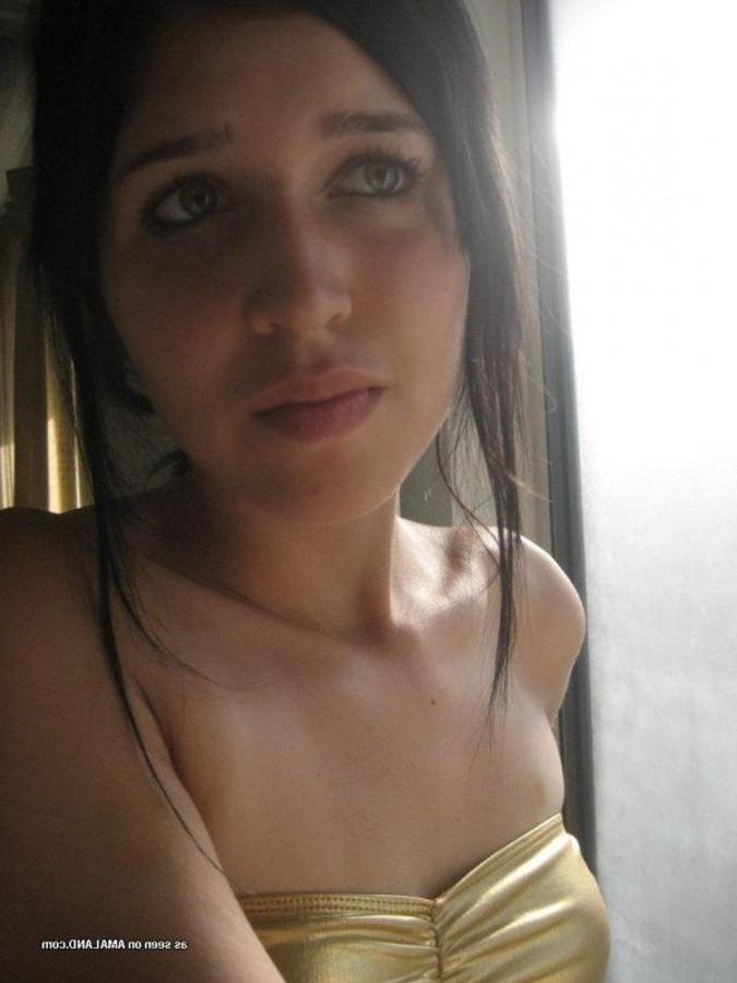 12P Sexy kinky wild amateur emo chick shows off her pussy