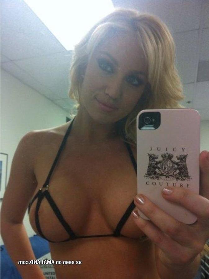 10P Sexy amateur babes with nice tits camwhoring