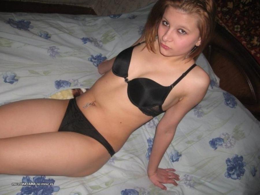 11P Pierced amateur babe posing in her sexy lingerie