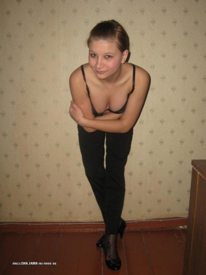 11P Pierced amateur babe posing in her sexy lingerie