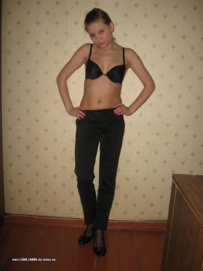 11P Pierced amateur babe posing in her sexy lingerie