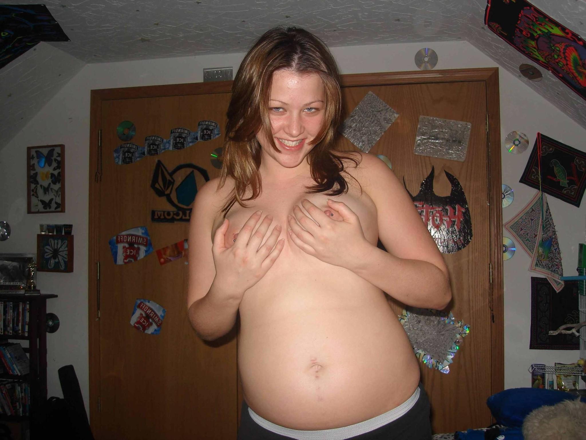 15P Plump amateur babes displayng their extra large bodies