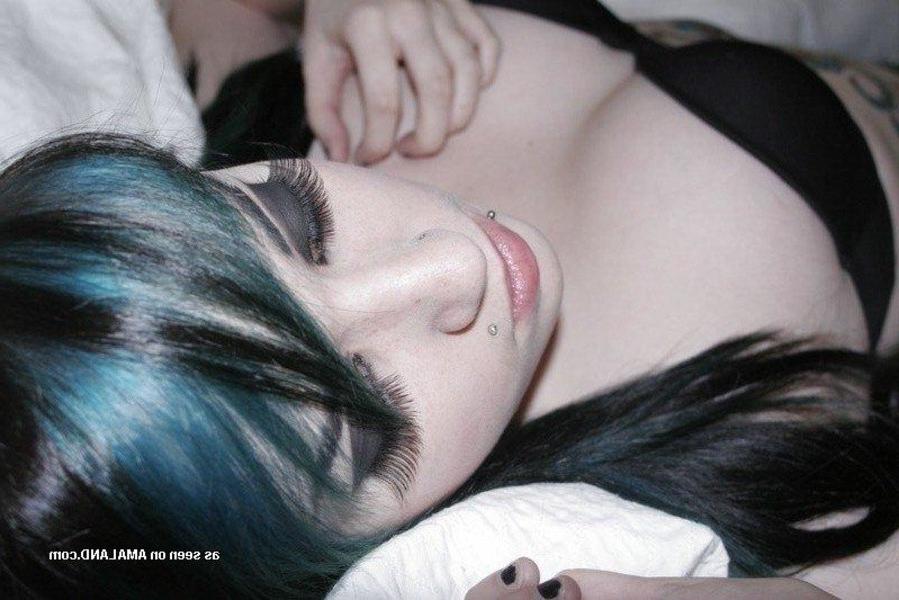 11P Pictures of an inked and pierced wild amateur girlfriend