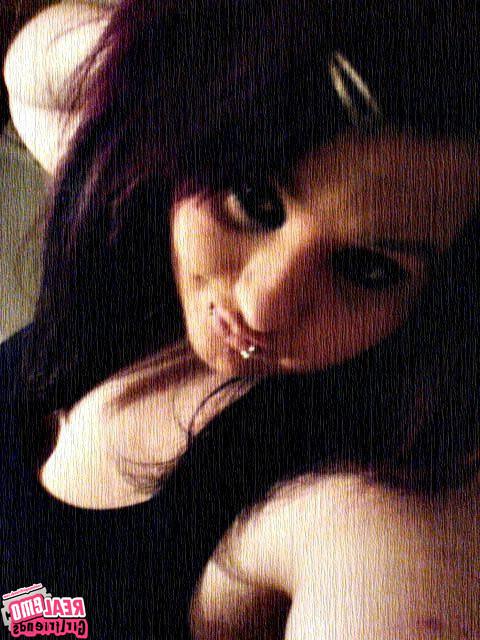 15P Cute self shot emo girlfriends posing for pics