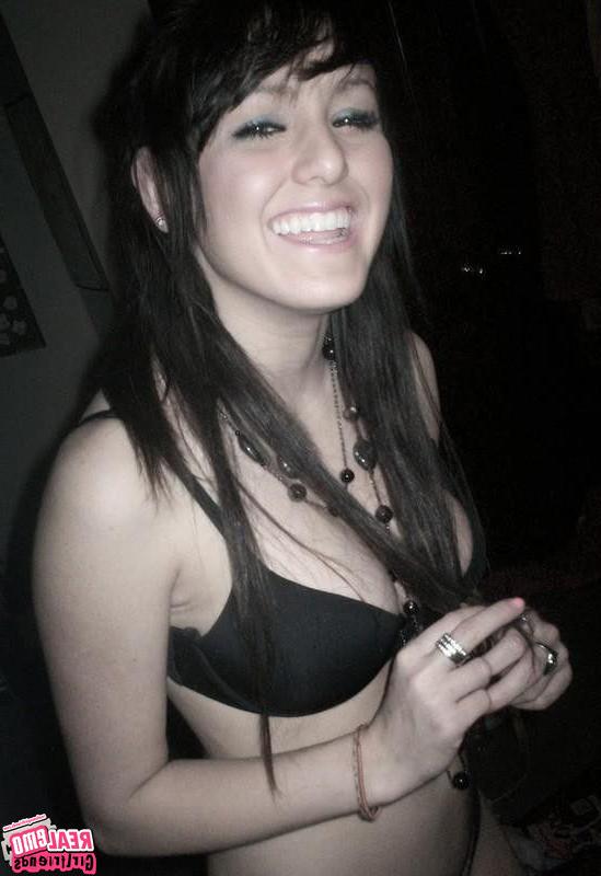 15P Cute self shot emo girlfriends posing for pics