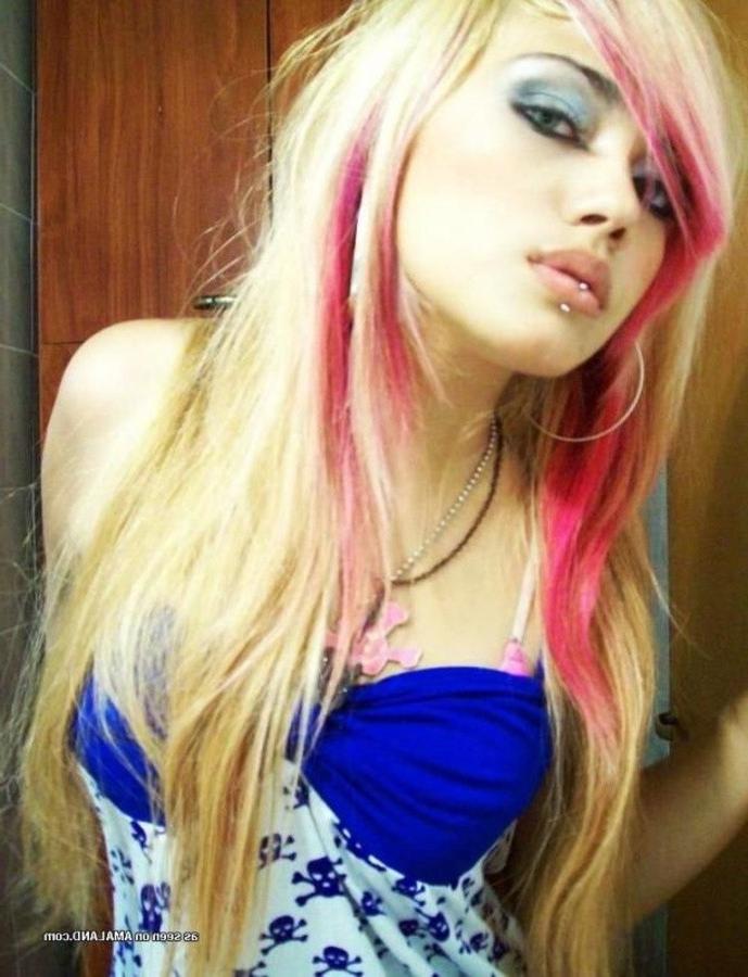 11P Pictures of a lovely sexy amateur pierced babe camwhoring
