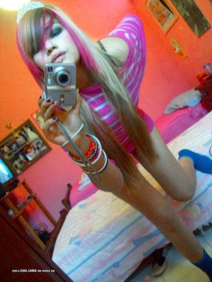 11P Pictures of a lovely sexy amateur pierced babe camwhoring