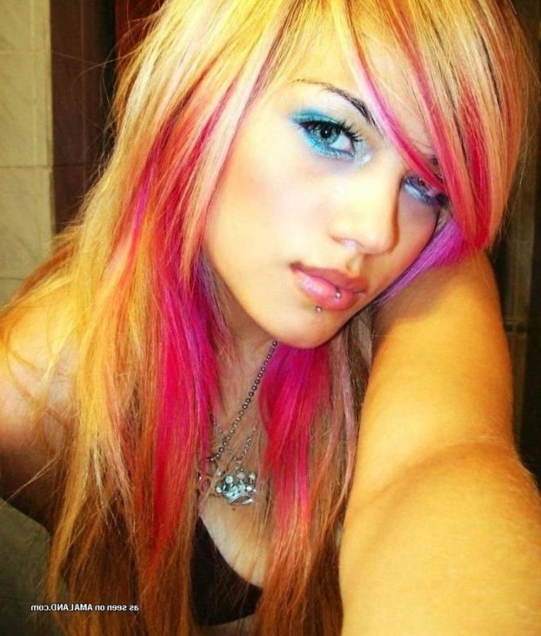 11P Pictures of a lovely sexy amateur pierced babe camwhoring