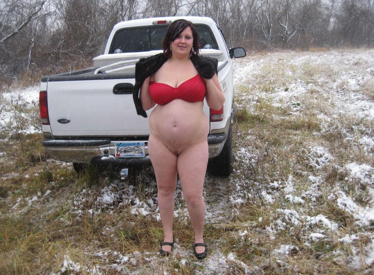 14P Amateur pregnant babes show off their knocked up bodies