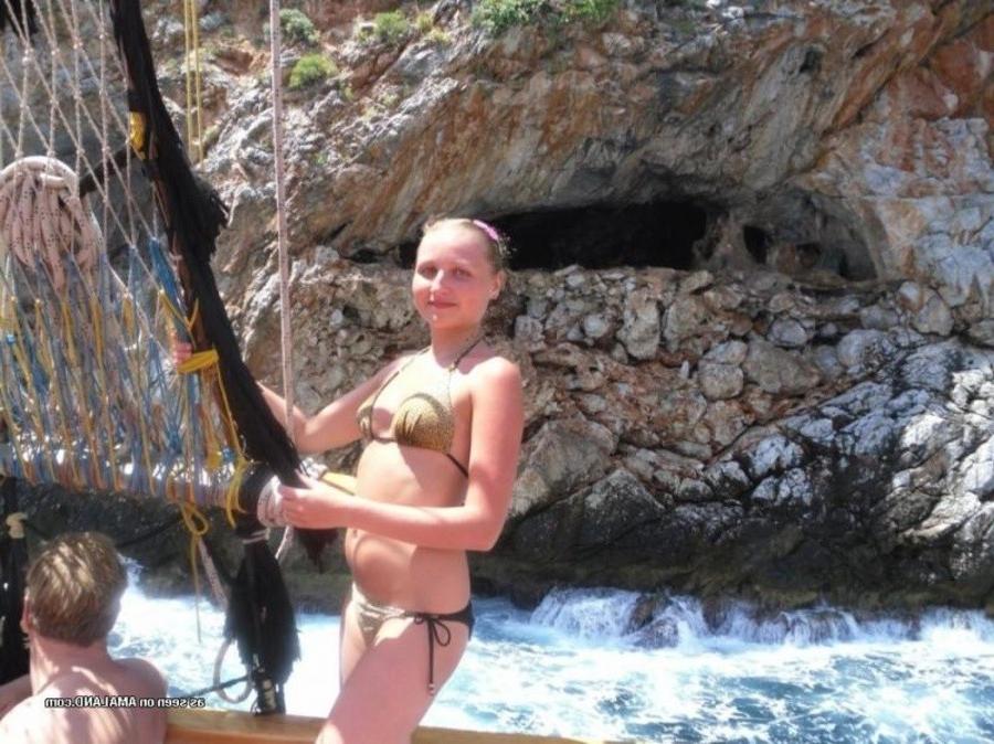 6P Compilation of naughty amateur babes posing sexy outdoors