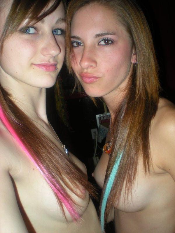 15P Real amateur emo girlfriends showing off on camera