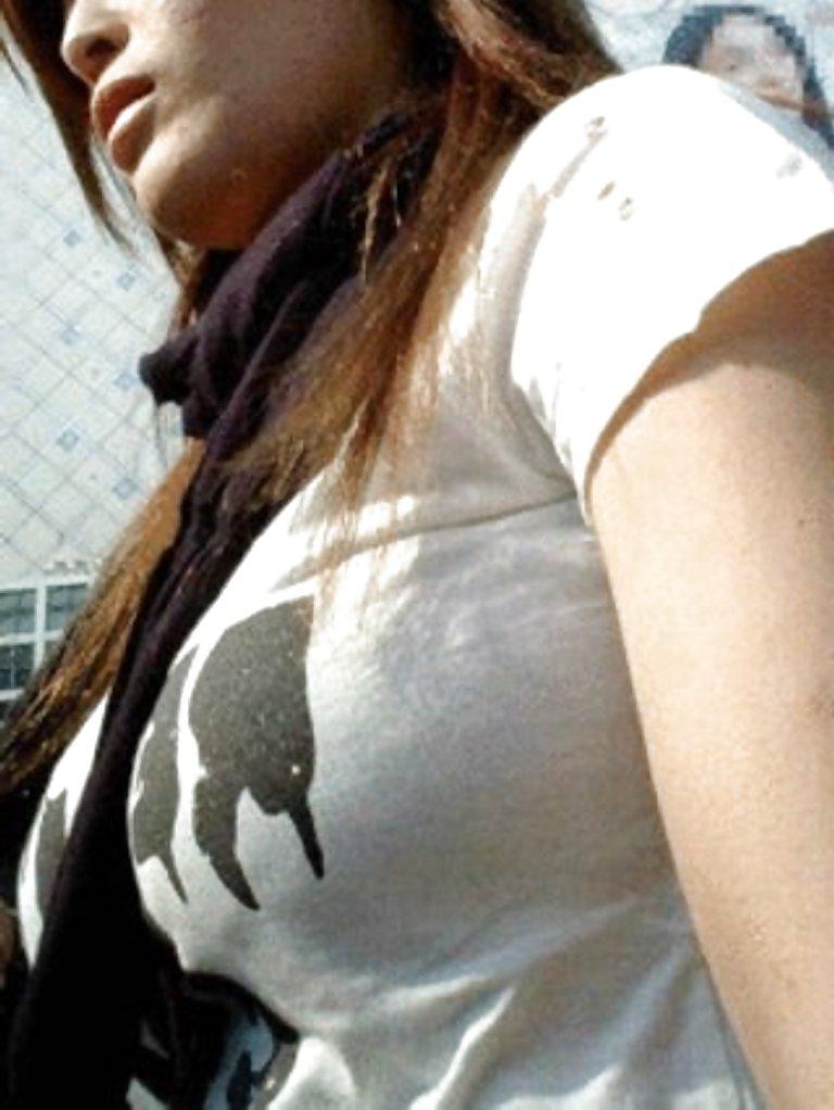 25P Bag strap between breasts