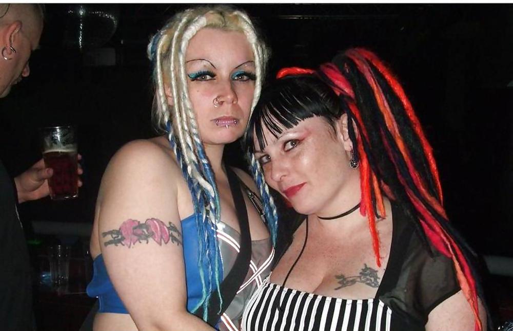 25P Bag strap between breasts