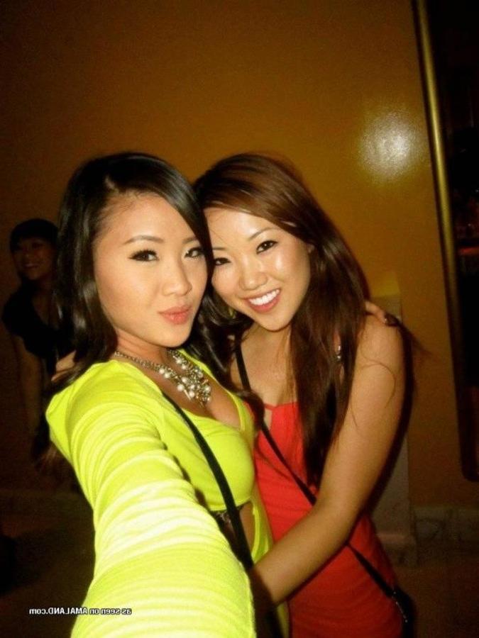 10P Sexy amateur Asian babes posing for the cam