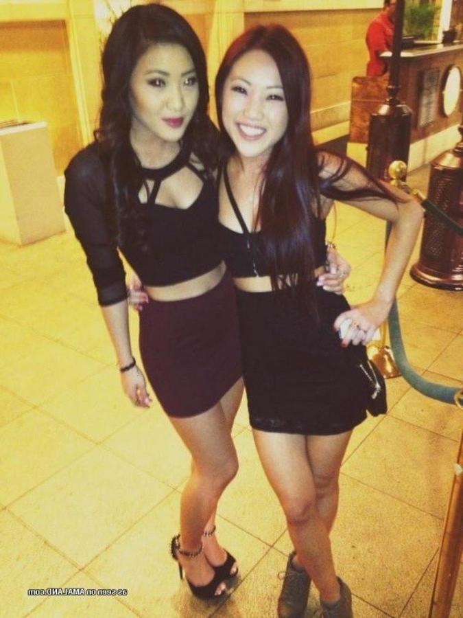 10P Sexy amateur Asian babes posing for the cam