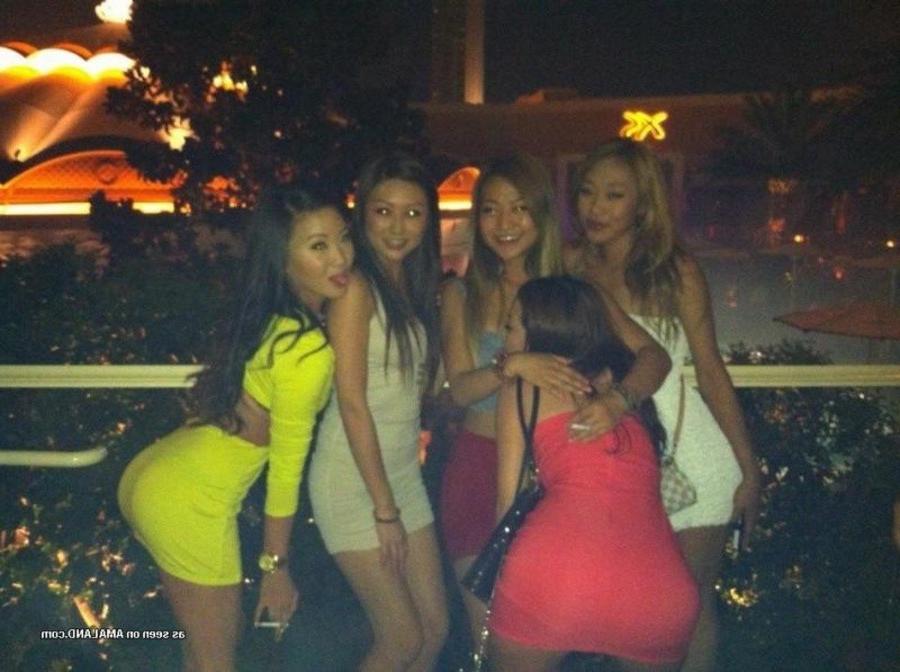 10P Sexy amateur Asian babes posing for the cam