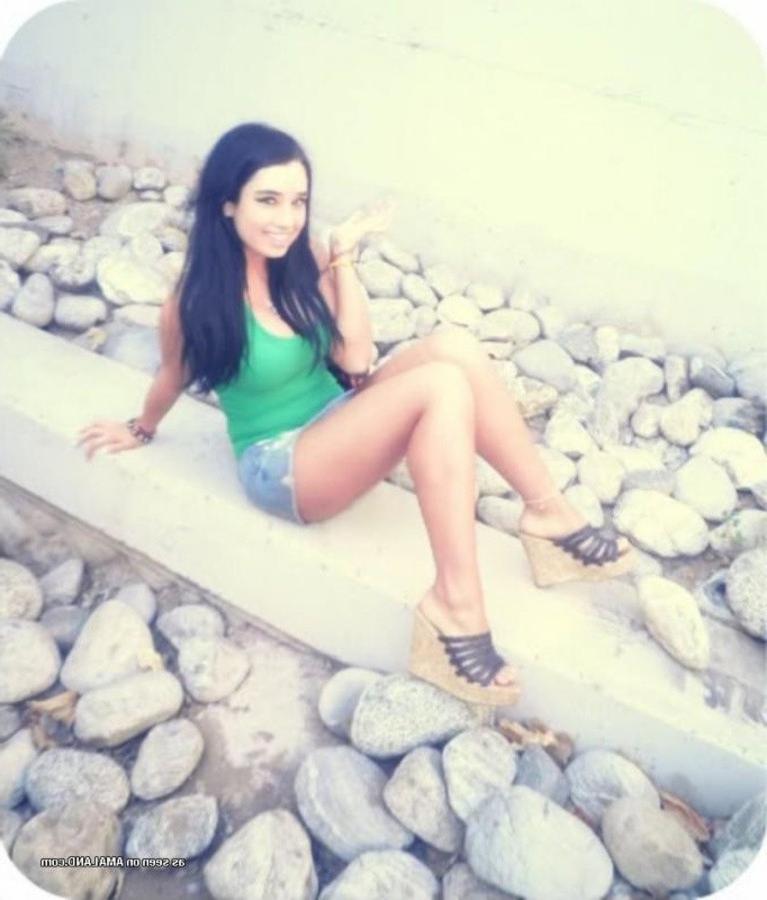11P Collection of two gorgeous babes posing sexy outdoors