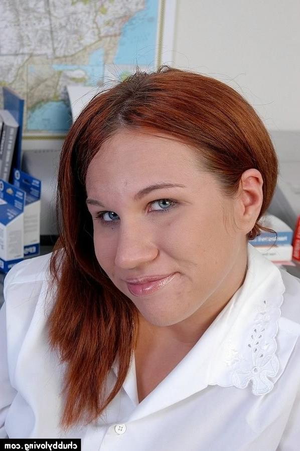 16P Redheaded plumper Alyssa West spreading pussy in office