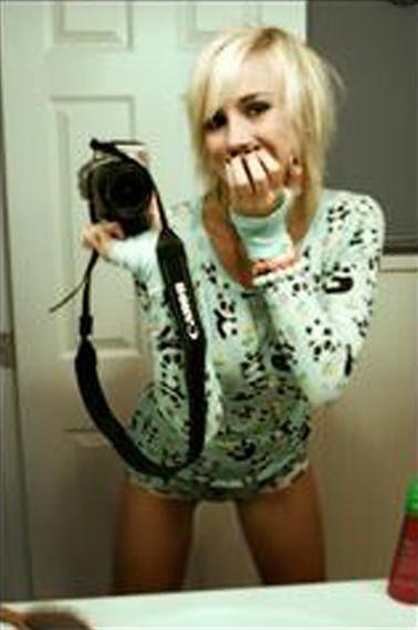 10P Pics of cute emo babe