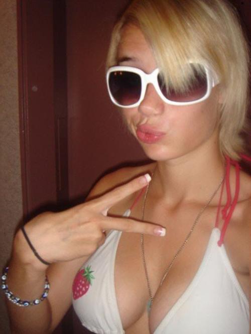 10P Pics of cute emo babe