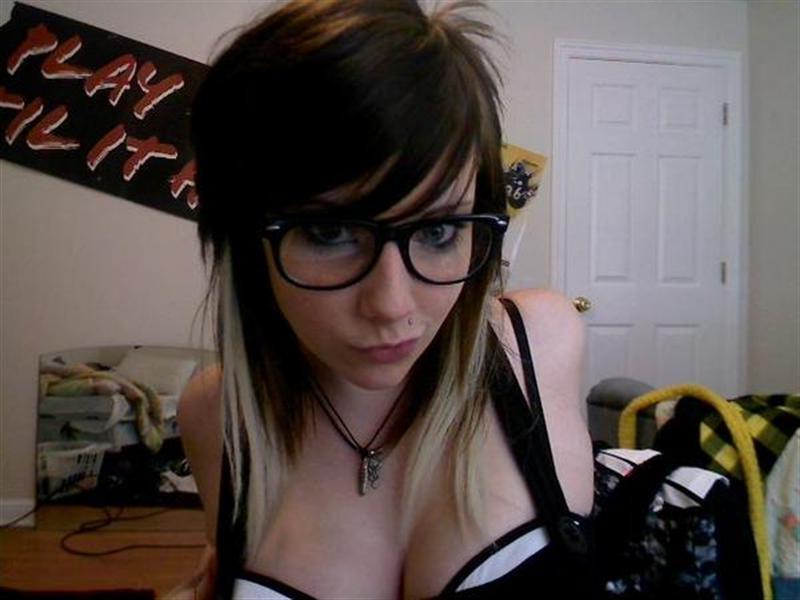 10P Seductive self-pics of emo babes
