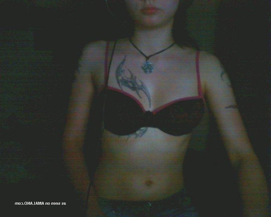 10P Gallery of a tattooed and pierced babe selfshooting