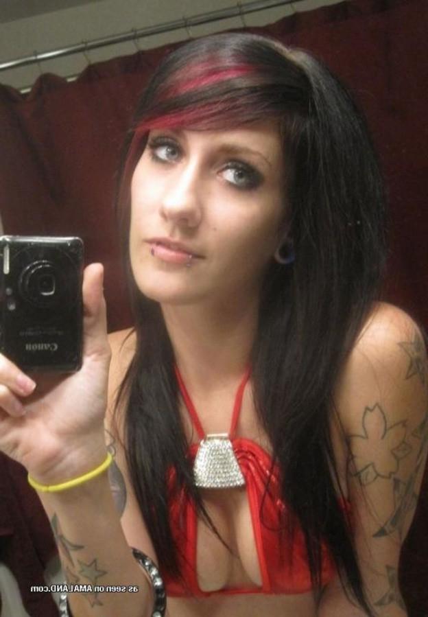10P Gallery of an inked and pierced emo girlfriend camwhoring