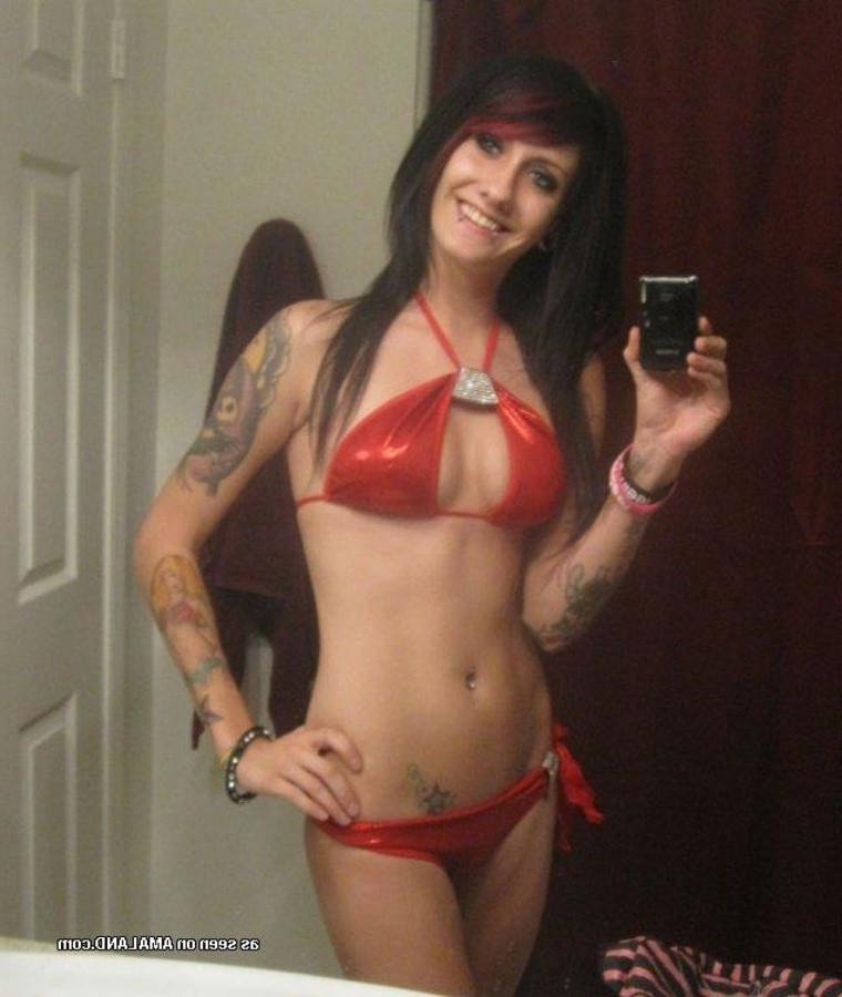 10P Gallery of an inked and pierced emo girlfriend camwhoring