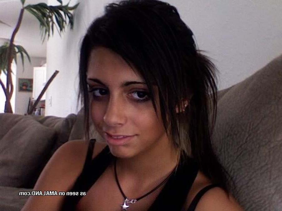 15P Real amateur emo girlfriend teasing on cam