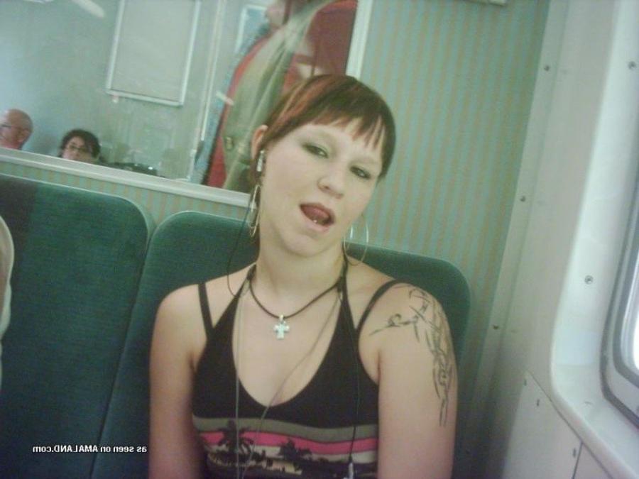 10P Collection of various emo babes posing for the cam