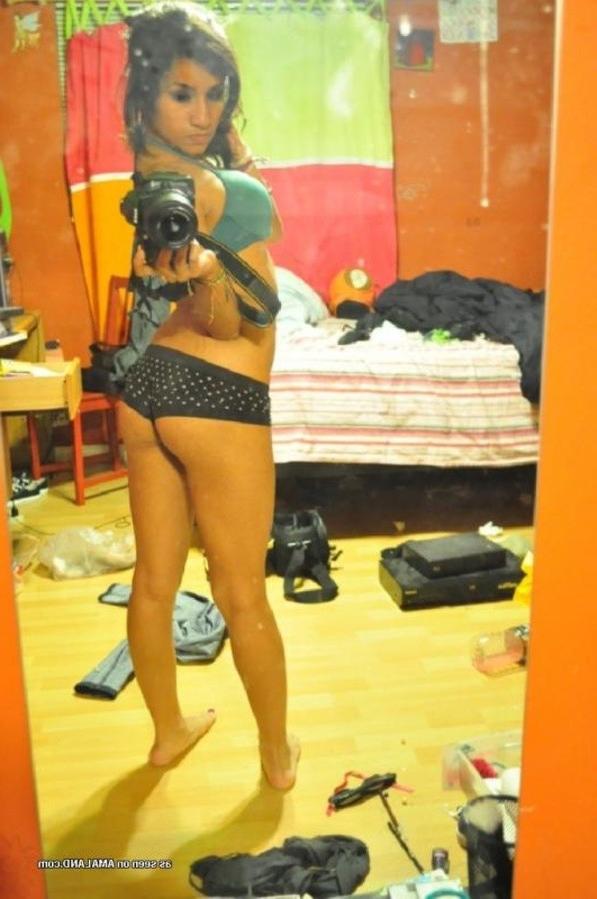 10P Collection of two emo babes showing off their sexy bodies