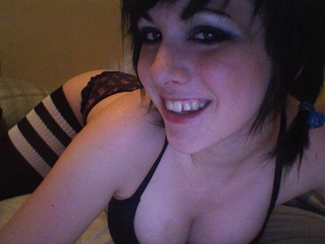 10P Shots of emo chick flaunting her assets