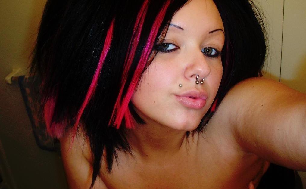 10P Shots of busty emo chick
