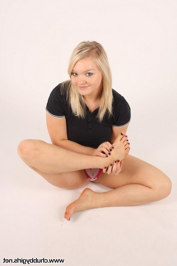 12P Jasmin shows of her rolls