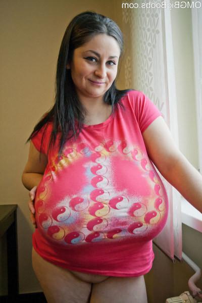 15P Brunette amateur swings her humongous boobs all around