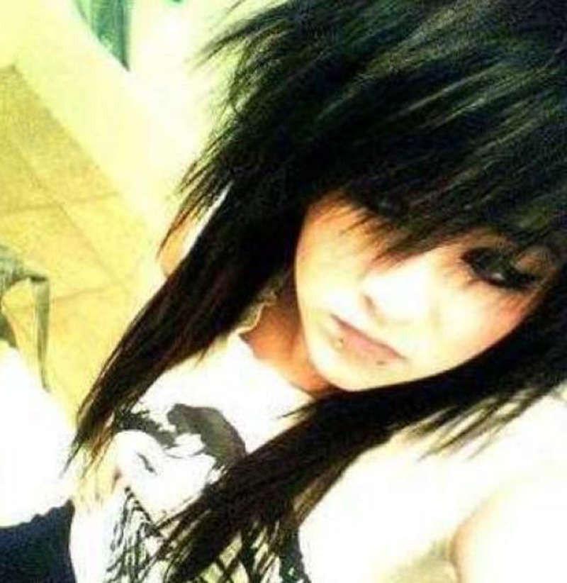 10P Pictures of pretty emo girls selfshooting