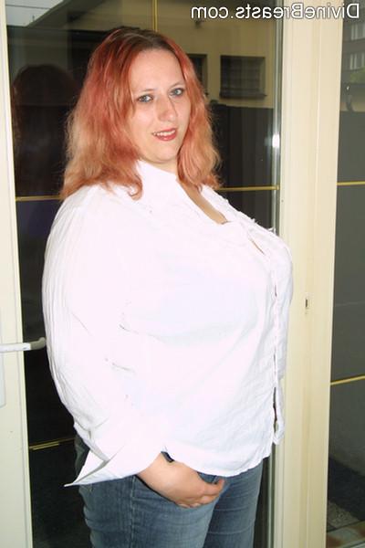 12P Horny BBW babe with big tits lets those bad boys hang out
