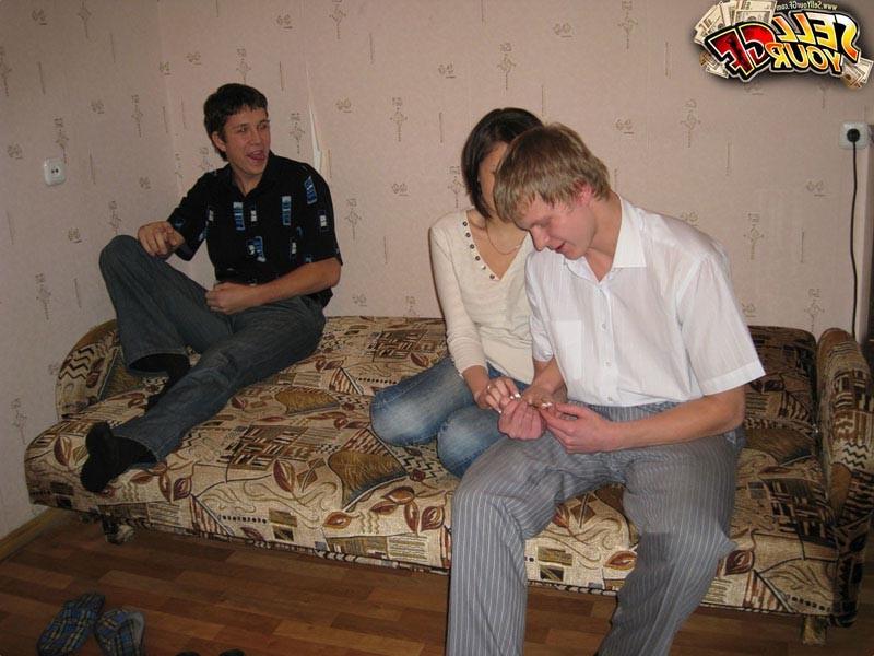 14P Extremely sexy girlfriend works her magic on a stranger